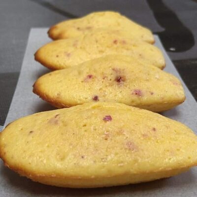 Madeleines with strawberry